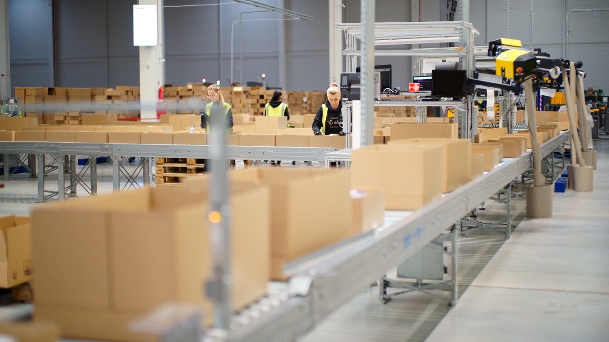 FM Logistic e-commerce Magazyn Sortowanie Przesyłki